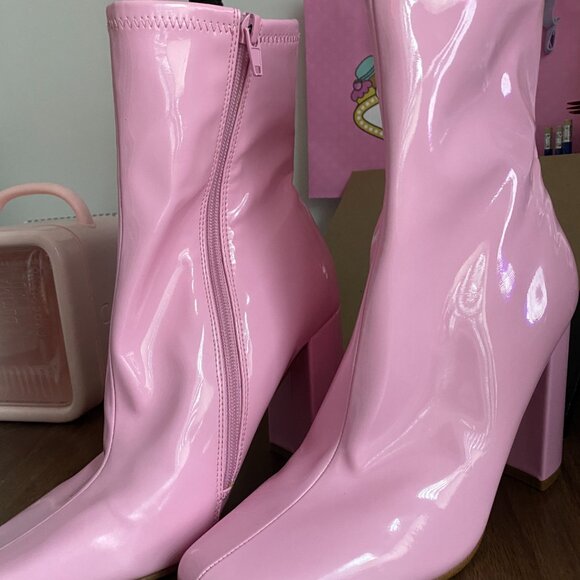 Steve Madden Pink Patent Boots - Size 7.5 - Lynden Boots - Picture 1 of 4